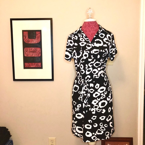 Womans wrap dress. EUC - Picture 8 of 11